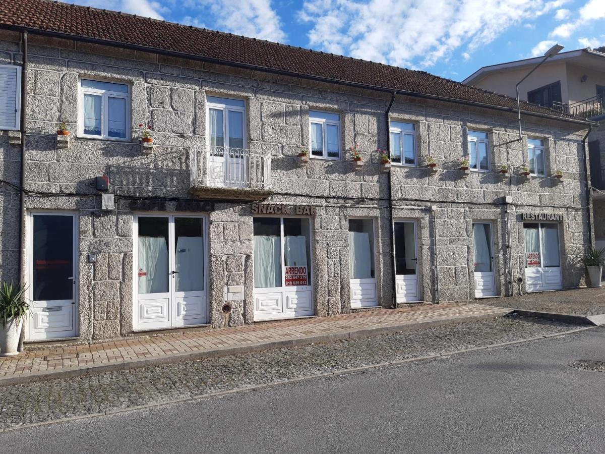 Готель Casa Araci Вієйра-ду-Міню Екстер'єр фото